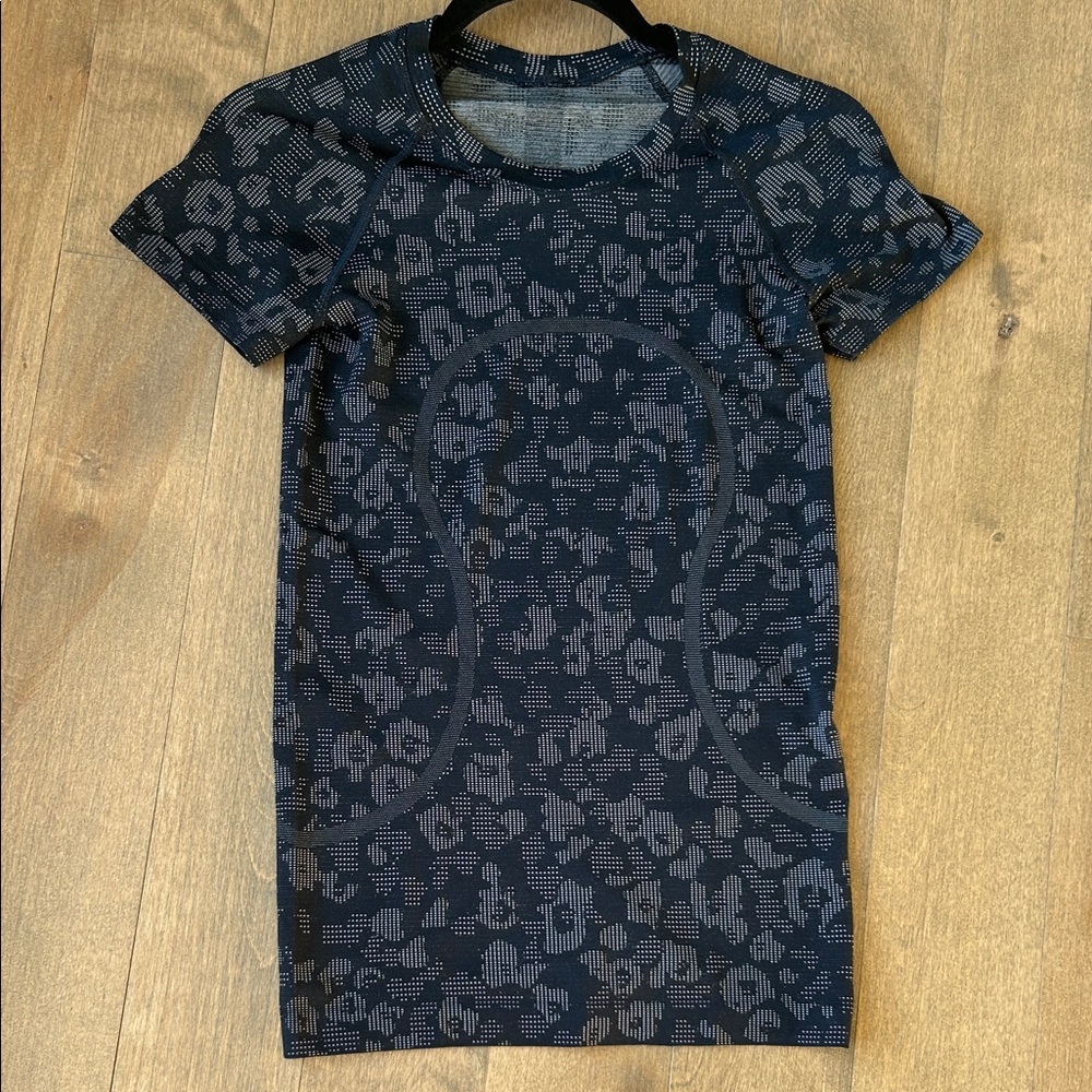 lululemon athletica swiftly short sleeve tee marine blue and Gray